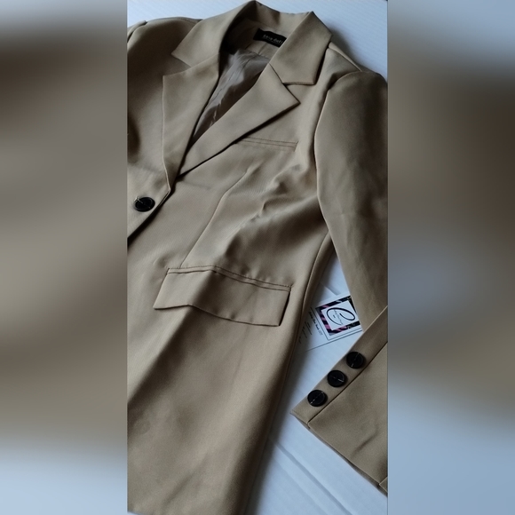 Single Breasted Blazer - Picture 11 of 12